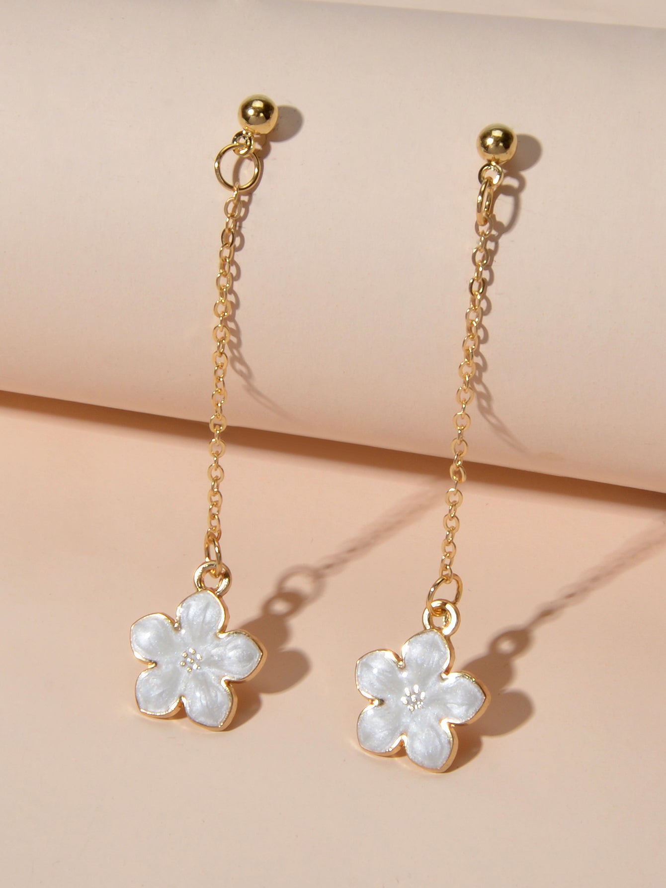Charming White Black Enamel Long Chain Flower Pendant Dangle Pierced Earrings