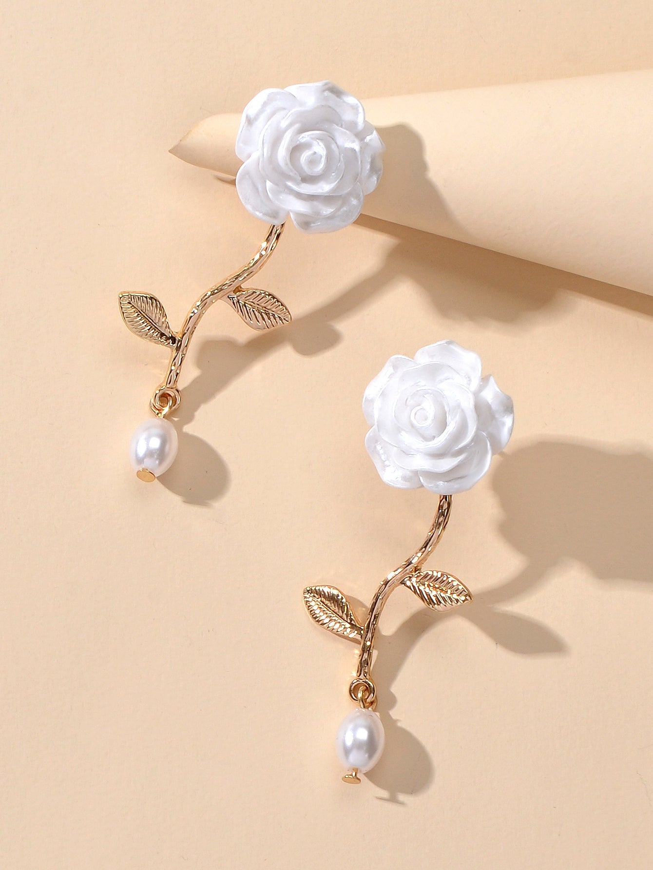 Elegant Resin Flower Leaf Pearl Charm Dangling Classic Stunning Bridal Earrings