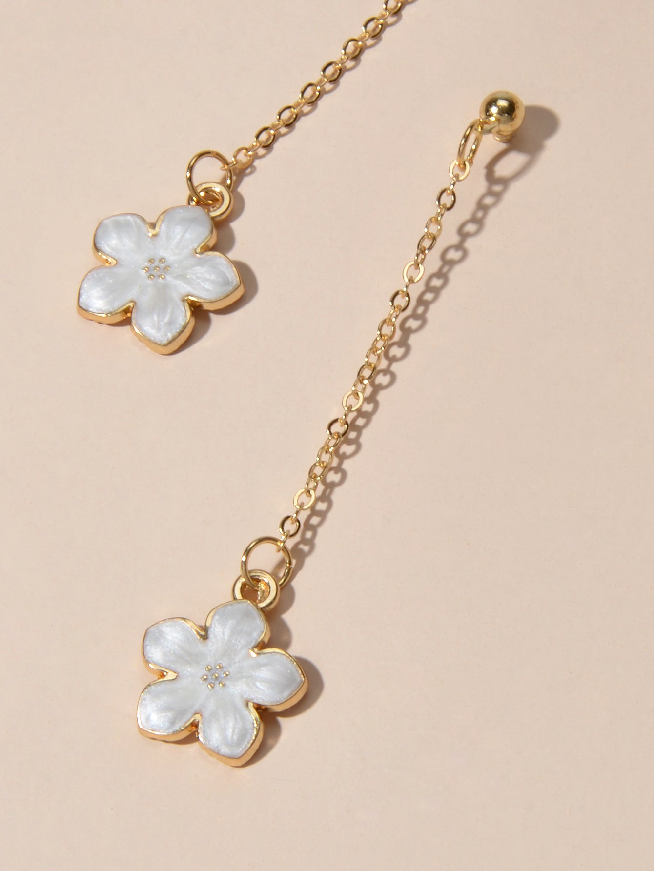 Charming White Black Enamel Long Chain Flower Pendant Dangle Pierced Earrings