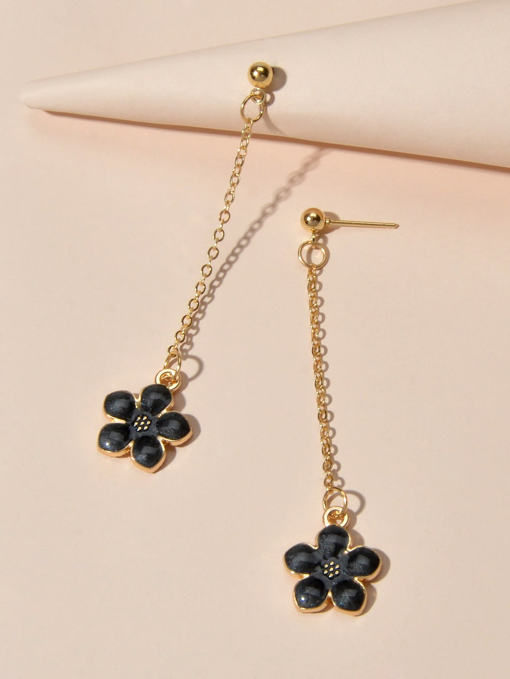 Charming White Black Enamel Long Chain Flower Pendant Dangle Pierced Earrings