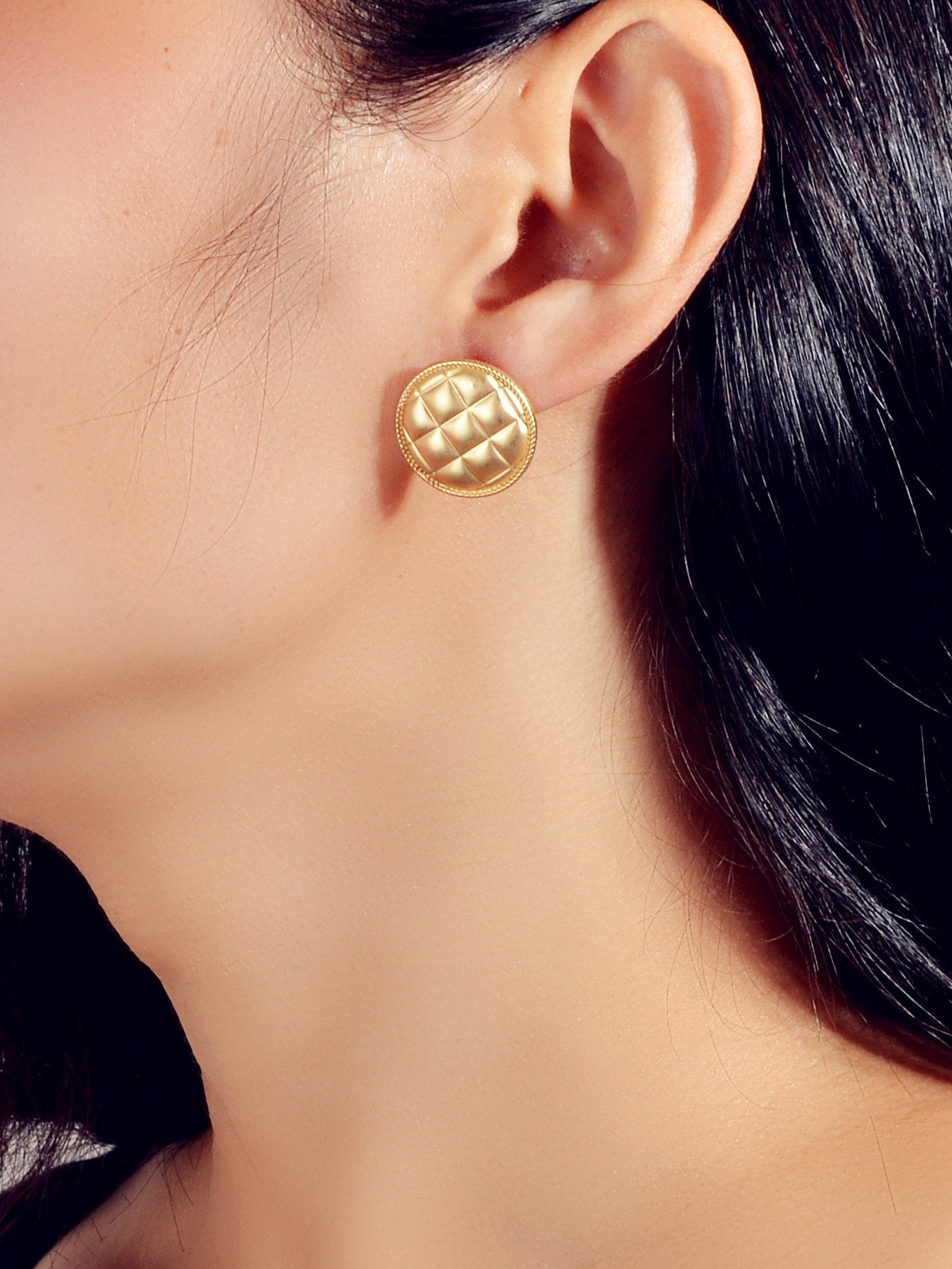 Golden Circular Pattern Carved Stud Earrings Elegant Holiday Round Ear Jewellery-1