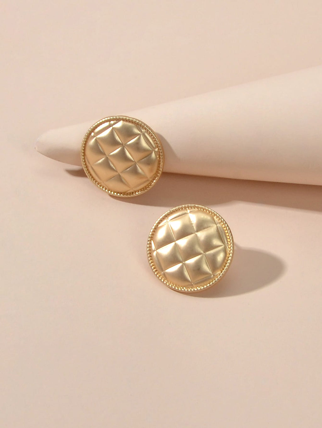 Golden Circular Pattern Carved Stud Earrings Elegant Holiday Round Ear Jewellery-2