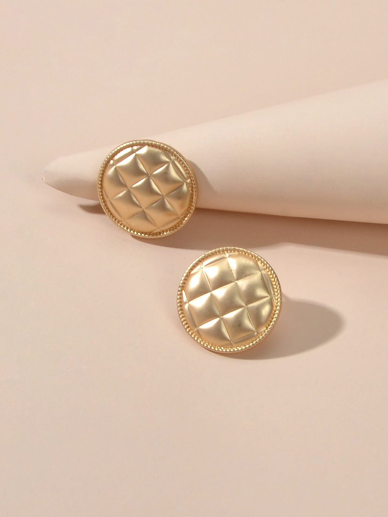 Golden Circular Pattern Carved Stud Earrings Elegant Holiday Round Ear Jewellery-2
