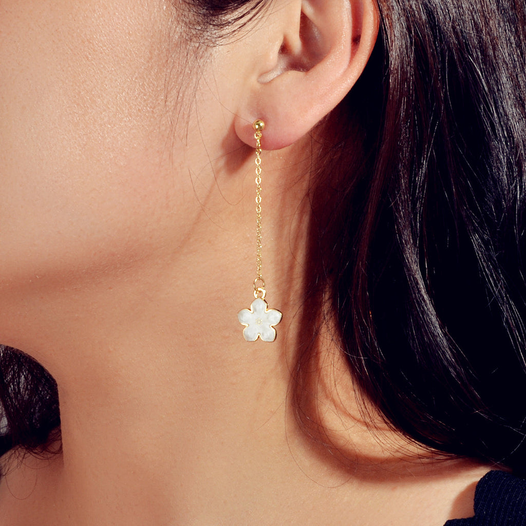 Charming White Black Enamel Long Chain Flower Pendant Dangle Pierced Earrings