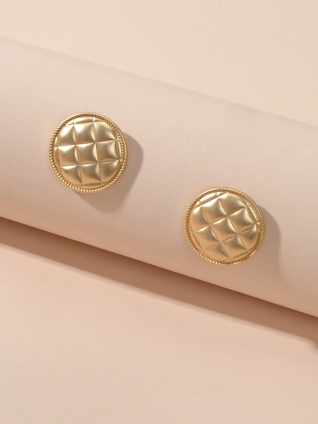 Golden Circular Pattern Carved Stud Earrings Elegant Holiday Round Ear Jewellery-3