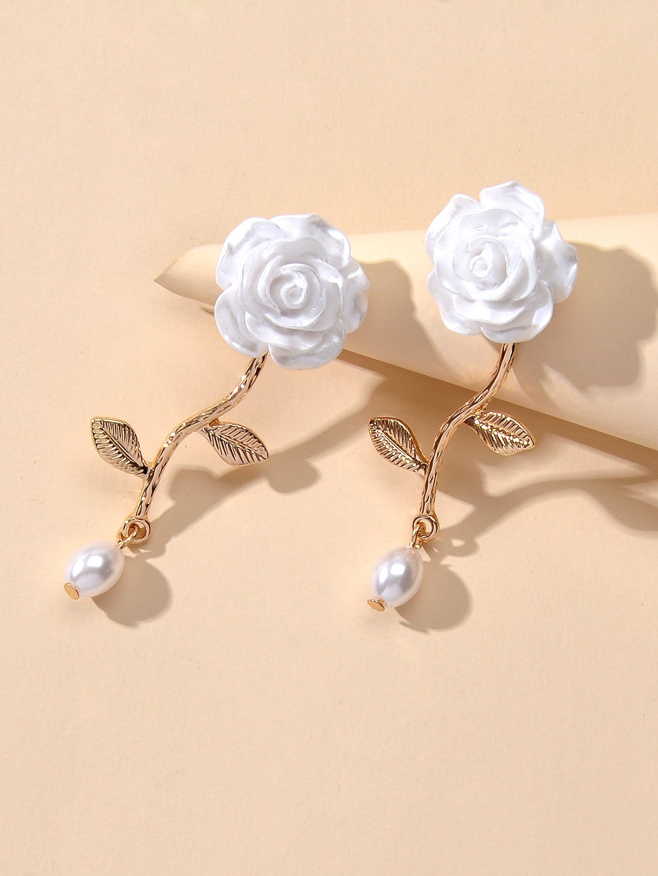 Elegant Resin Flower Leaf Pearl Charm Dangling Classic Stunning Bridal Earrings