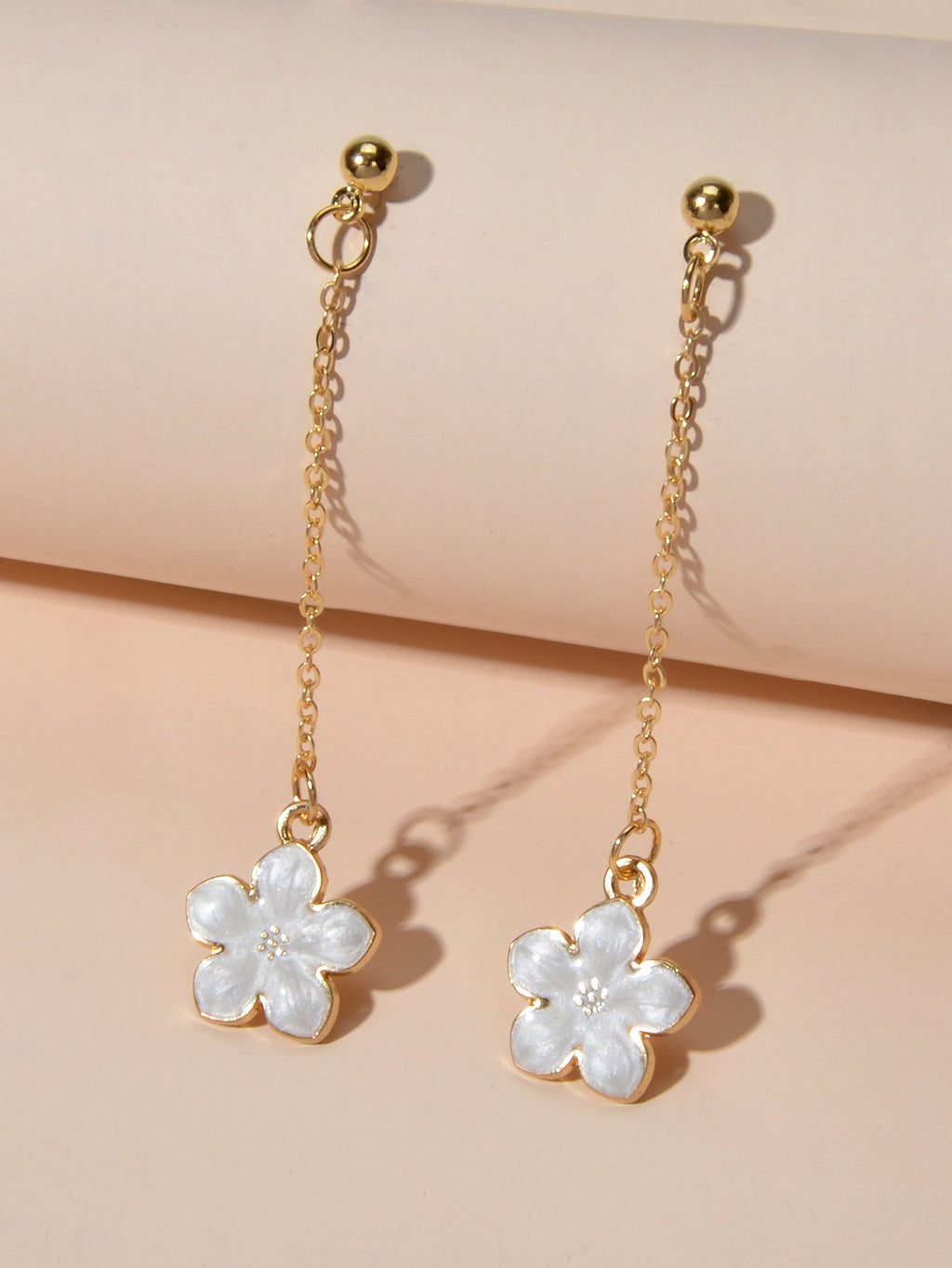 Charming White Black Enamel Long Chain Flower Pendant Dangle Pierced Earrings