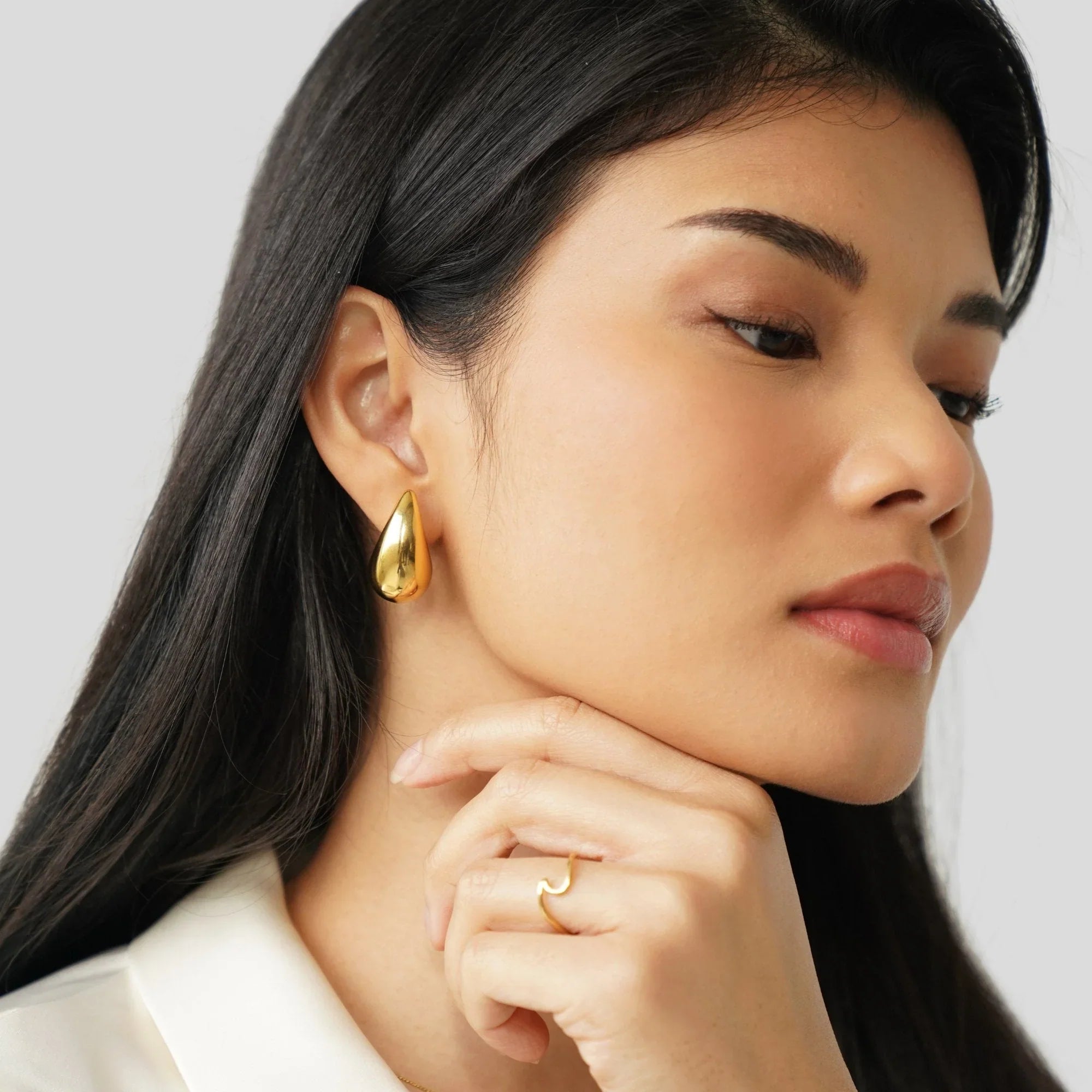 Elegant Gold Teardrop Earrings